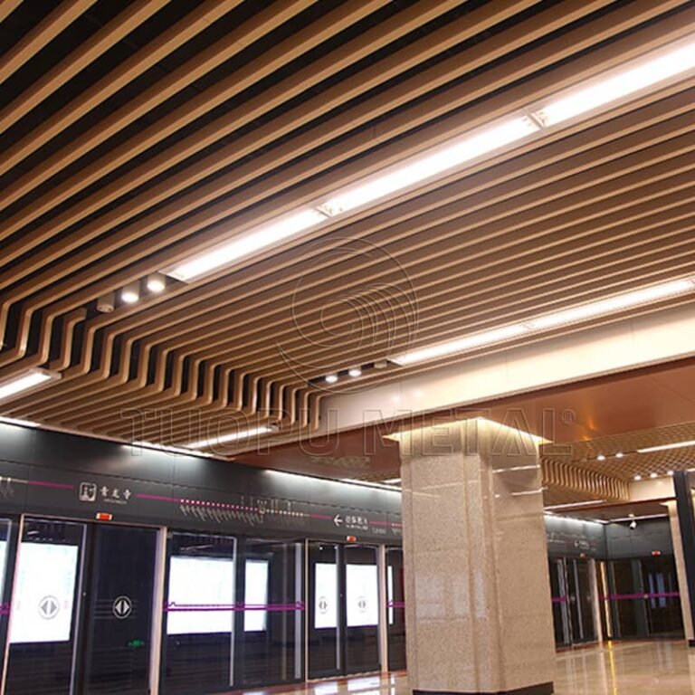 Aluminum baffle ceiling for Metro Stations - detail view
