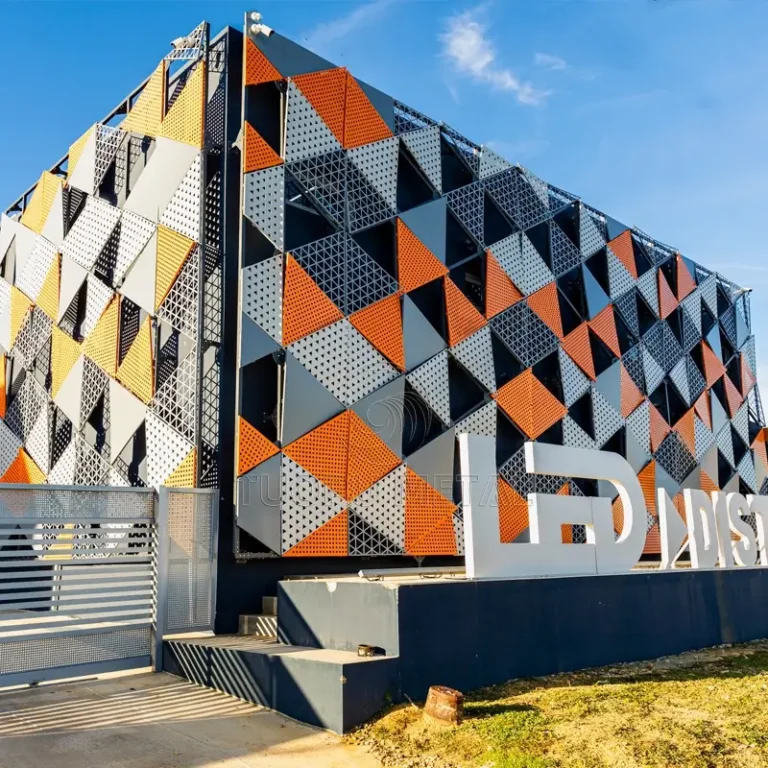 Perforated aluminum panel for Airport Terminals - detail view